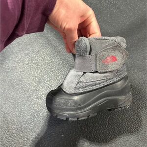 The North Face Alpenglow II Snow Boots, Like new, size 5